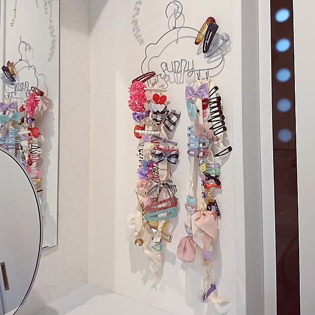 On Walls,子ども部屋収納,いいね、フォロー本当に感謝です♡,100均,セリア,ダイソー,収納,プチプラ,こどもと暮らす。,ヘアピン収納,ポニーフック収納,増えるパッチンピン,女の子2人,ハンドメイド,収納アイデア,リボン,ヘアゴムは別 KJMRRの部屋