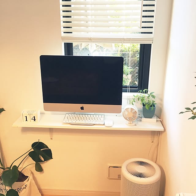 My Desk,DIY棚,IKEA ブラインド ホワイト,モンステラ,無印 空気清浄機,無印 良品,iMac,3COINS雑貨,買ってよかったモノ,パソコンデスクDIY,パソコンコーナー,パソコンデスク,ウッドブラインド,シェフレラ,北欧風,子供と暮らす dasyの部屋