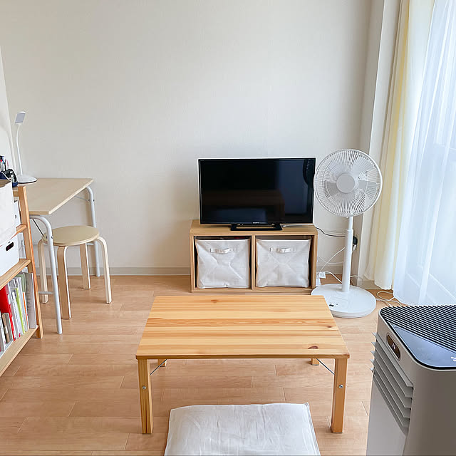 花のある暮らし,シンプル収納,無印良品,一人暮らし,シンプルインテリア,白と木が好き,ナチュラル,カフェ風,無印良品 収納,リビングインテリア,雑貨,北欧,北欧風インテリア,ニトリ,収納,ホワイトインテリア,北欧ナチュラル,観葉植物,ダイソー,100均,収納アイデア,Overview calm.life_19の部屋