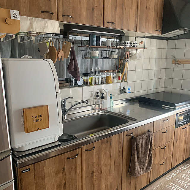 Kitchen,古いキッチン,セリアワイヤーラック,照明ペイント,セリアのアイアンブラケット,セリア,キッチン扉リメイク,リアテックシート,ビフォーアフター,やれば出来る！ keiの部屋