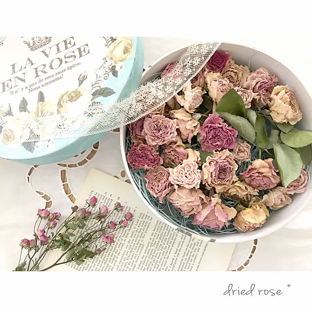 My Desk,ダイソー,100均,薔薇が好き,花のある暮らし,レース,プレゼント,箱,ペーパーボックス,庭の薔薇,ドライフラワー,BOX s.mamaの部屋