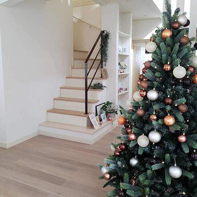 Lounge,クリスマス,クリスマス準備,今日は休み♡,三井ホーム,グリーンのある暮らし,子どもと暮らす,かざりつけ,階段,アイアン,飾り棚 ayumiの部屋