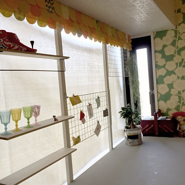 Lounge,メッシュパネル,出窓,窓枠DIY,うろこ屋根風,オーニング風,カラフルな壁,カラフル riraの部屋