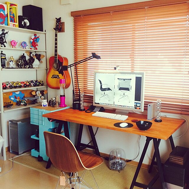 My Desk,ボビーワゴン,ギター,Mac,デスク周り,PCデスク周り,楽器,フィギュア JamesBondの部屋
