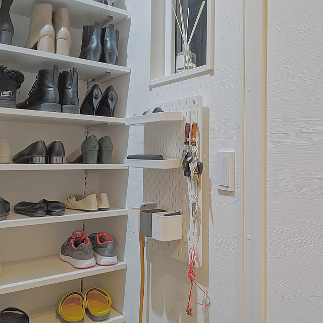 Entrance,モノトーンインテリア,シューズクローゼット収納,壁面収納,シンプルインテリア punchanの部屋