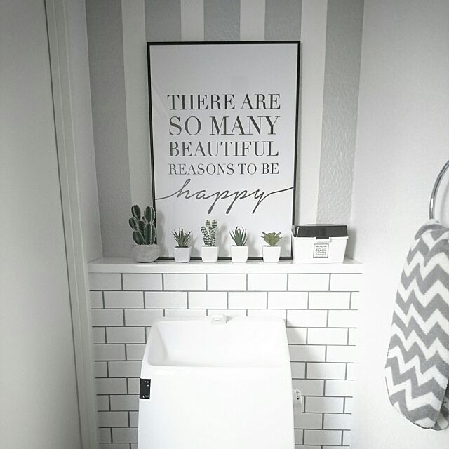 Bathroom,NO GREEN NO LIFE,白黒,モノトーン,100均,れんが壁紙,ストライプ,マステ,ポスター,多肉植物,ディスプレイ mimi24の部屋