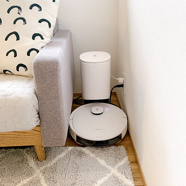 ロボット掃除機,心地よく暮らす工夫,グリーンのある暮らし,子どもと暮らす,植物のある暮らし,ナチュラルインテリア,シンプルインテリア,山口一郎さんの絵,ニトリのラグ suzumaruの部屋