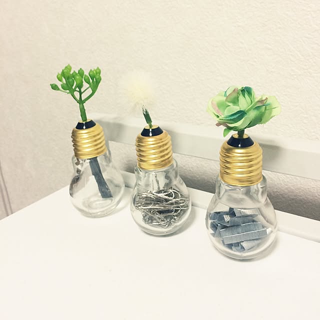 My Desk,造花アレンジ,造花,グリーン,女子部屋,DIY,100均,セリア,観葉植物,雑貨,女子一人暮らし,一人暮らし,電球型瓶,電球 Hr7000の部屋