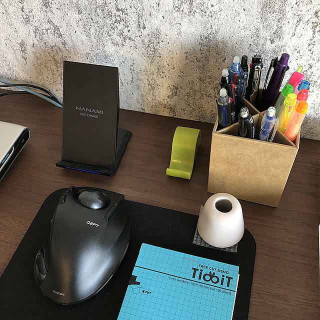 メモ用紙,ダイソー,ペン立て,石目調の壁紙,文房具収納,サンゲツ壁紙,夫婦2人暮らし,マンション暮らし kumaの部屋