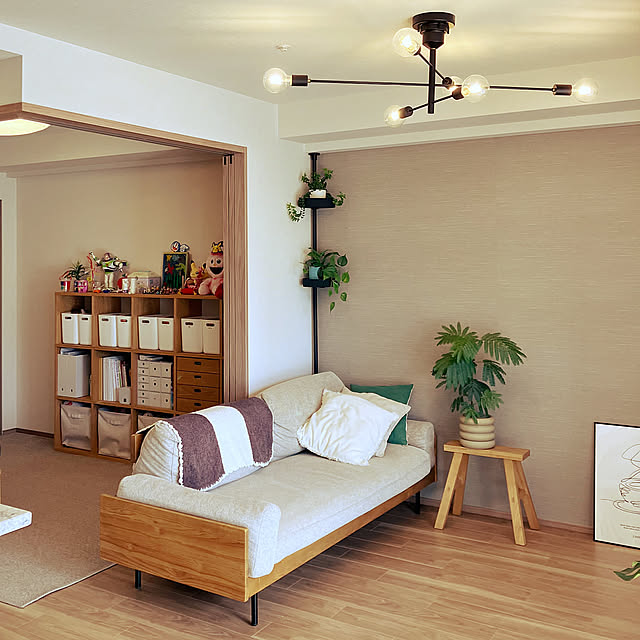 Lounge,スタッキングシェルフ,100均,無印良品,子供部屋,リビング,子供部屋収納,ウニコソファ,RCの皆さまに感謝♡,ピータッチキューブ,マイルール,エバーフレッシュ,収納棚,収納,観葉植物,ナチュラル,グリーン,ソファ,シンプル,観葉植物のある暮らし,ドローアライン,おもちゃ収納 Anthuriumの部屋