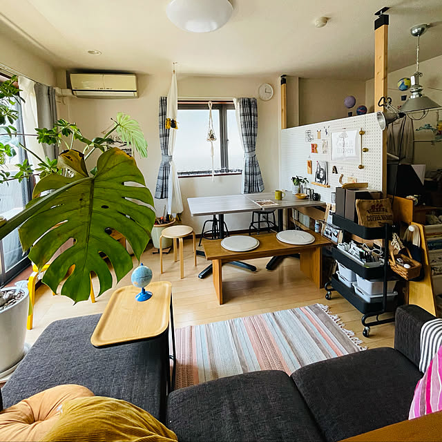 山崎ウイスキー,IKEA,賃貸インテリア,観葉植物,賃貸でも諦めない！,ディスプレイコーナー,有孔ボードディスプレイ,ラブリコ ２×４,こどもと暮らす。,無印良品,ミックスインテリア,Lounge atsukitoの部屋
