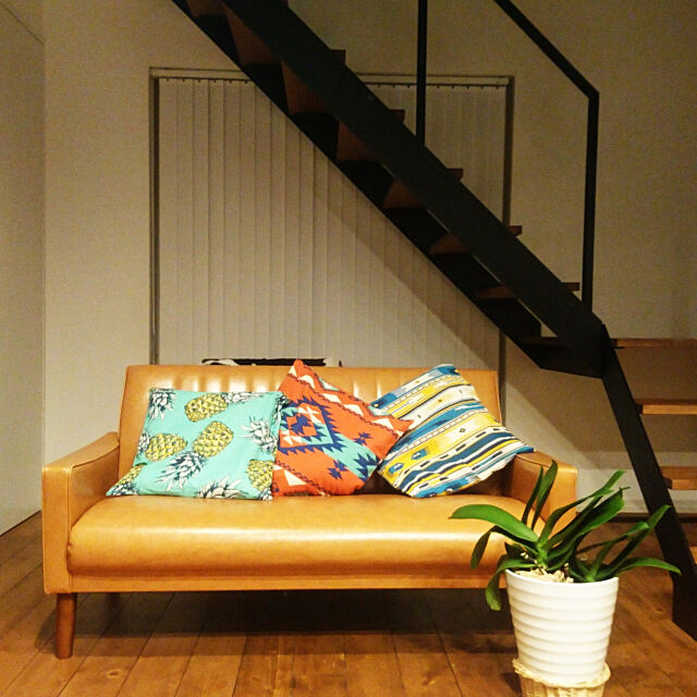 Lounge,観葉植物,みどりのある暮らし,ウニコソファ,コチョウラン,スチール階段,オーサムストアのクッションカバー tooooonの部屋