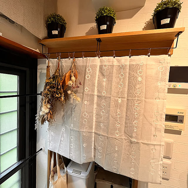 On Walls,配電盤隠し,ドア外しました,並べるのが好き,吊るす収納,ドライフラワー,フェイクグリーン,ナチュラルインテリア,無地良品,カフェ風インテリア,木のぬくもり,ナチュラル素材,階段下収納,ブレーカーカバー,ブレーカー隠し Attaの部屋