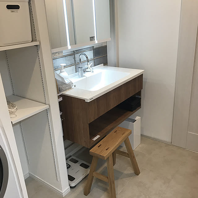 やわらかポリエチレンケース,ベンチ,無垢材ベンチ,リノベーション,マンションリフォーム,ディーゼル,ディーゼルタイル,tower,山善,towerシリーズ,無印良品,ダストボックス,Bathroom nの部屋