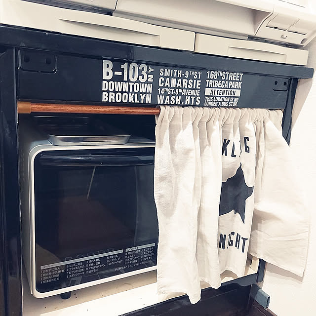 Kitchen,目隠し,Daiso,いつもいる場所,築30年以上,不器用 DIY,中古住宅を楽しもう,古いキッチン何とかしたい,不器用なくせにとりあえずやりたい人。,キッチンアイテム,中古住宅セルフリフォーム,お気に入りスペース,いいね！ありがとうございます♪,こどものいる暮らし,古い家でもあきらめない,古いキッチン,古いキッチン改造,古い家だから自由に出来る♡,中古住宅でも諦めない,古いお家,電子レンジ収納,扉を外してみました Kikkimanの部屋