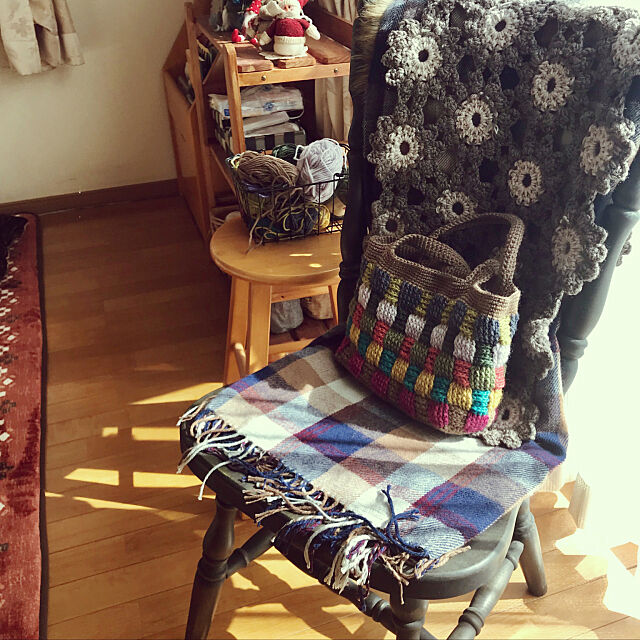 Lounge,アンティーク椅子,モチーフつなぎ,カインズ棚,ダイソー メランジ毛糸,毛糸モチーフ mikanの部屋