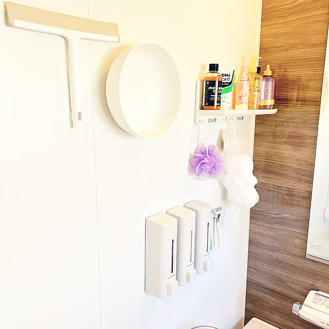Bathroom,ニトリ,シャンプー、トリートメントの容器,シャンプー＆コンディショナー,シャンプーボトル,風呂桶,桶,水切りワイパー,壁収納,お風呂収納,お風呂グッズ,お風呂 chanduの部屋