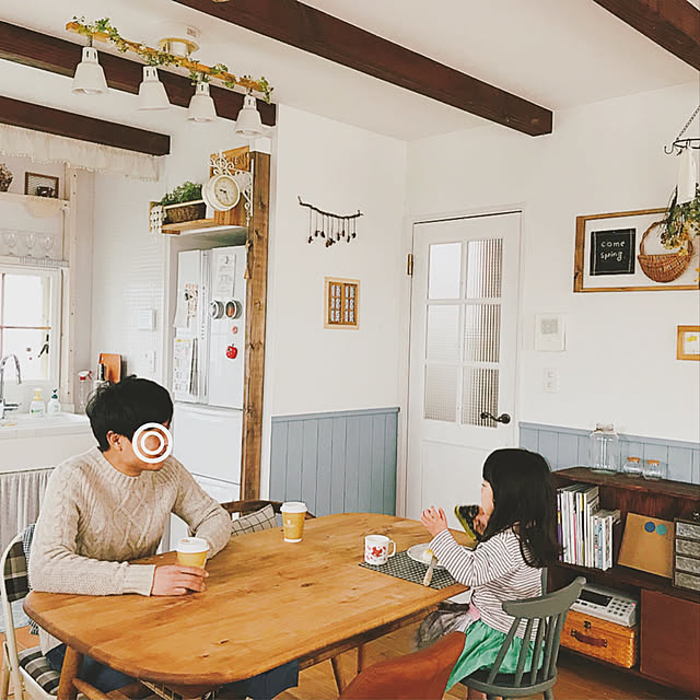 Lounge,朝の風景,3歳娘,父と娘,Instagram→usagi_home,ナチュラルインテリア,ナチュラルカントリー,北欧インテリア,ダイニング,腰壁DIY usagi_homeの部屋