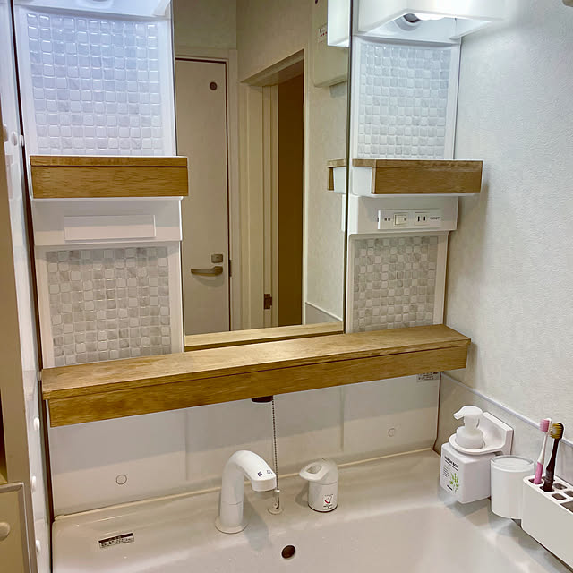 Bathroom,タイル,洗面台リメイク,リメイクシート タイル,賃貸DIY,洗面所,洗面台,1LDK,賃貸暮らし,浮かせる収納,ニトリ,山崎実業 mmmaの部屋