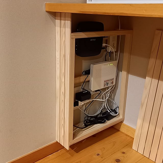 Lounge,DIY,ナチュラル,自然素材の家,Wi-Fiルーター隠し,Wi-Fi収納 varianの部屋