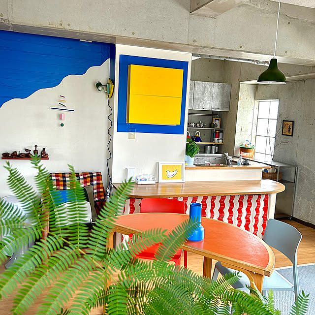 Lounge,カラフルインテリア,ワンルーム,DIY,一人暮らし,北欧インテリア,見せる収納,趣味部屋,アートポスター,ひとりぐらし,好きな風景,アートのある暮らし,1人暮らしのインテリア,スツール,リビング,名作椅子,隠す収納 you8ishiの部屋