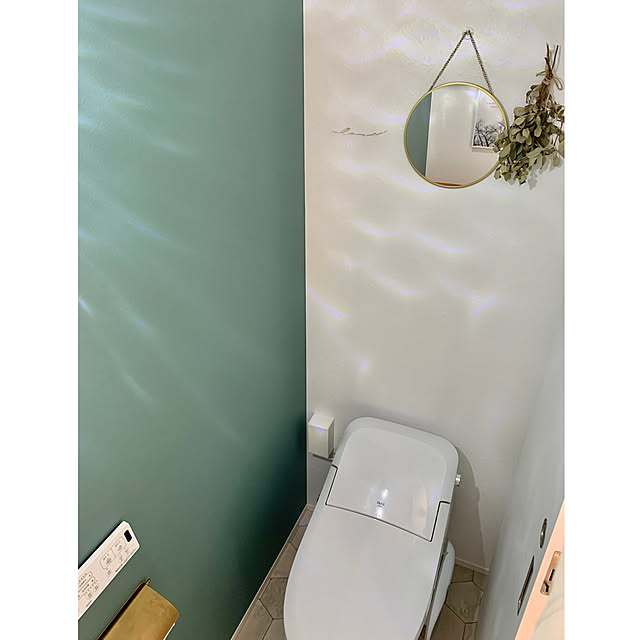 トイレのインテリア,LIXIL,ブラケットライト,Bathroom,ウィリアムモリスの壁紙,ユーカリドライ,IKEA,ゴールドが好き,緑の壁紙,真鍮 Minteaの部屋
