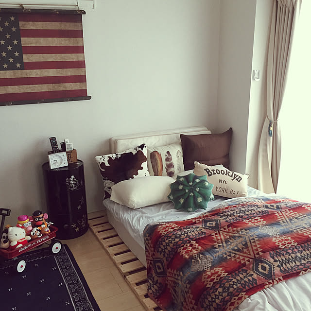 Bedroom,ブラウンが落ち着く,秋冬仕様,ベッドマットレス,サボテン,Pendleton,ラジオフライヤー,すのこベッド,オルテガ柄,コストコ,ニトリ,1人暮らし,カリフォルニアスタイル,1人暮らし 賃貸,一人暮らし,西海岸インテリア,多肉クッション,色んなテイストが好き,niko and…,ペンドルトンのタオルブランケット,いいね♡ﾌｫﾛｰありがとうございます♡,フォロー嬉しいです♡ pupupurieの部屋