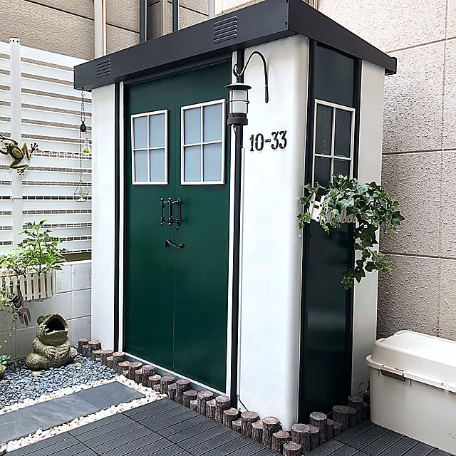 Entrance,庭 DIY,フラワーボックス風,ポーチライト風,ハウスナンバー風,物置小屋,カインズホームのペンキ,お家モチーフ,ペイントDIY,スチール物置リメイク,物置ペイント,小屋風,山善 アルミボーダーフェンス,DIY,裏庭,趣味はDIY,タカショー ローボルトライト kaerucoの部屋