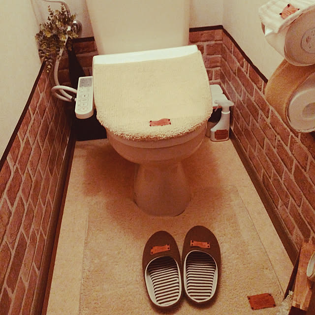 Bathroom,賃貸でも諦めない！,ニトリスリッパ,革のタグ,トイレットペーパーホルダー,トイレマット,レンガ風リメイクシート,2019.8 teruminの部屋