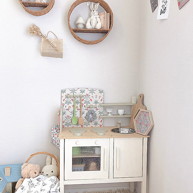 DAISOリメイクシート,ペイントリメイク,DIY,子どもと暮らす,ままごとカフェ,モリス柄,ウィリアムモリス,夏,窓辺,ホワイトインテリア,Overview,キッズスペース,ラタン雑貨,韓国インテリア doremiの部屋