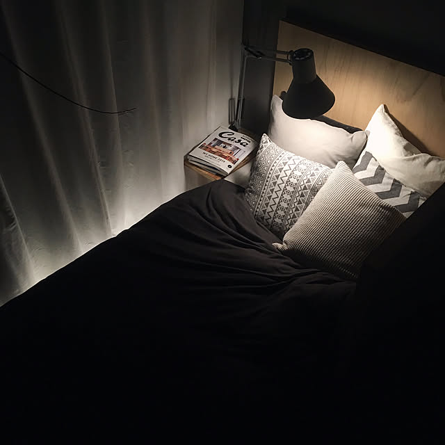 Bedroom,間接照明,建築士,北欧インテリア,男前,モダン,グレージュインテリア,1K,カーテン,グレーインテリア,男の部屋,インスタ shoshosai,シンプル,ワンルーム,6畳,DIY,男前インテリア,インダストリアルインテリア,モノトーン,6畳1K,一人暮らし,ミラーレースカーテン shoshosaiの部屋