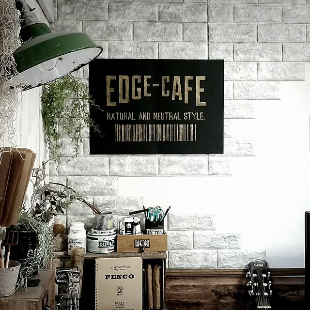 Overview,セリア,自己満足,ニュートラル系,EDGE-CAFE,RC山口♡,DIY,自作ステンシル,男前も可愛いも好き,山善,ドリームクッションレンガ,いなざうるす屋さん,ダイソー絵具の金、マットでオススメ,黒×ゴールド,くらしのeショップ yuriyanaの部屋