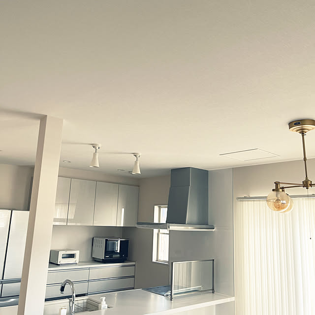 すっきり暮らす,Kitchen,ホワイトインテリア,ホワイト,注文住宅,ホワイト大好き,築1年,ペニシュランキッチン,フルフラットキッチン,バーチカルブラインド,永大キッチン,ニチベイ,永大産業,ニチベイブラインド mari50の部屋