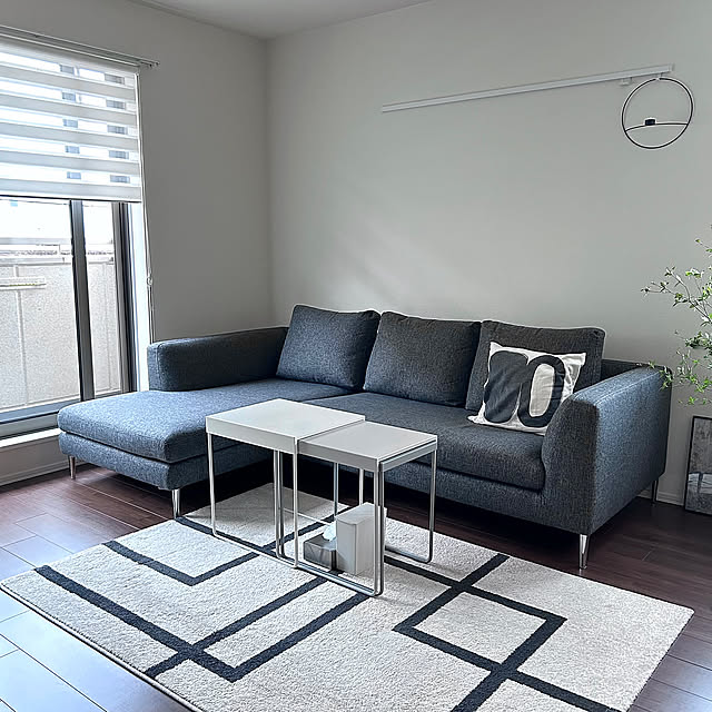 Lounge,グレーインテリア,1LDKインテリア,1LDK2人暮らし,1LDK,モノトーン,ソファー,モノトーンラグ Rokuの部屋