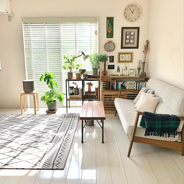 アンティーク雑貨,植物画,絵画フレーム,絵画のある部屋,好きな風景,棚DIY,観葉植物のある暮らし,カフェテーブルDIY,観葉植物,壁ディスプレイ,レトロナチュラル,植物のある暮らし,ナチュラルインテリア,ウクレレ,イケヒコ,棚リメイク,イケヒコ ラグ,ポストカードディスプレイ,ポストカード,ソファ,ボタニカルアート,ボタニカルインテリア,Overview SAYOの部屋