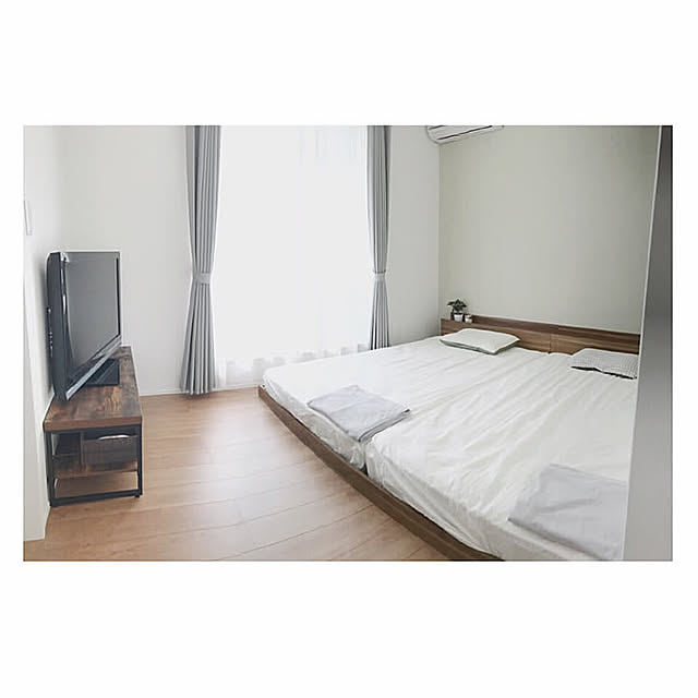 Bedroom,パノラマ撮影,活用術,狭い部屋,ローボード,統一感,寝室,グリーンのクロス,連結ベッド,木目,ニトリ大好き,ニトラー,ニトリの寝具,ニトリ,ローベッド,シンプル,日当たり良好 nonnonの部屋
