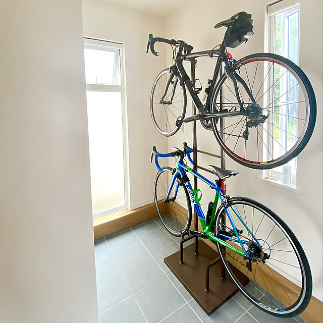 吊り下げ,足立製作所,自転車スタンド,自転車壁掛け,ロードバイク,サイクルラック,ロードバイク スタンド,ロードバイク 収納,玄関,吊り下げ収納,中古住宅,アラフォー夫婦,二人暮らし,中古戸建て買いました,男前インテリア,暮らしを楽しむ,中古戸建て,Entrance mikigumaの部屋