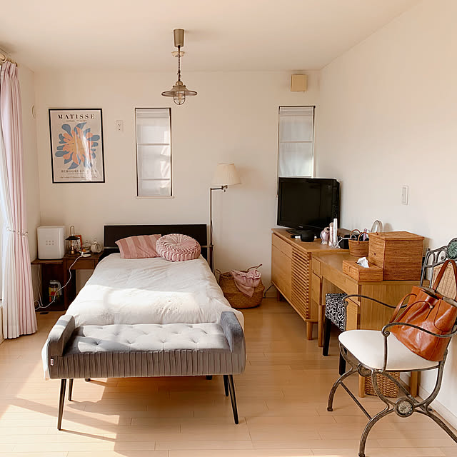 ペンダントライト,KAREベンチ,unicoデスク,unico キャビネット,ベッドサイド,ベッドルーム,寝室,Bedroom mameazの部屋