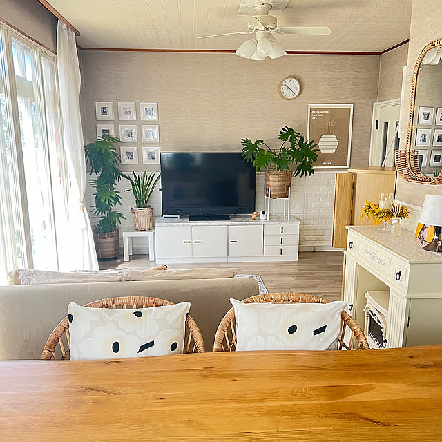 Overview,マリメッコクッションカバー,植物の移動,グリーンのある暮らし,春の模様替え,断捨離,掃除しやすく,老後を考える,テレビ台リメイク,セローム,エバーフレッシュ,サンスベリア yukarimamaの部屋