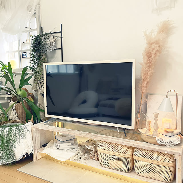 Lounge,韓国インテリア,インドアグリーン,テレビボードDIY,パンパスグラス,キャンドルスタンド,キャンドルホルダー,キャンドルウォーマー,IKEA,かご・バスケット,間接照明,DIY,ホワイトインテリア Makoの部屋
