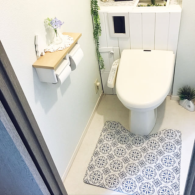 Bathroom,トイレタンク隠し DIY,ニトリのトイレマット,ニトリ,いいね&フォローありがとうございます☆,マンション暮らし,見てくれてありがとうございます♡,コメントお気遣いなく(⁎ᴗ͈ˬᴗ͈⁎),カメラマーク消し,拭けるトイレマット yukimaruの部屋