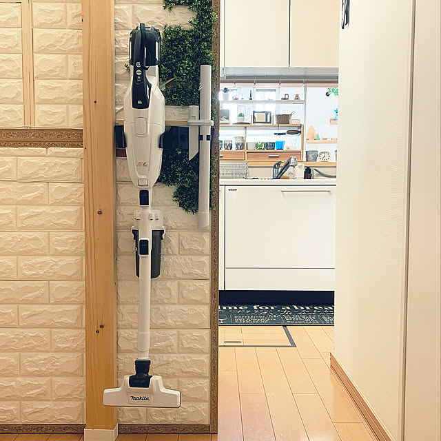 スティッククリーナー,掃除機,マキタ,イベント参加,買ってよかったもの,Kitchen,クリーナーホルダー,ボッシュ,食器棚の裏側,ダイソー,クッションレンガシート,2×4材,パントリー,掃除機置き場,害虫対策 kaerunoameriの部屋