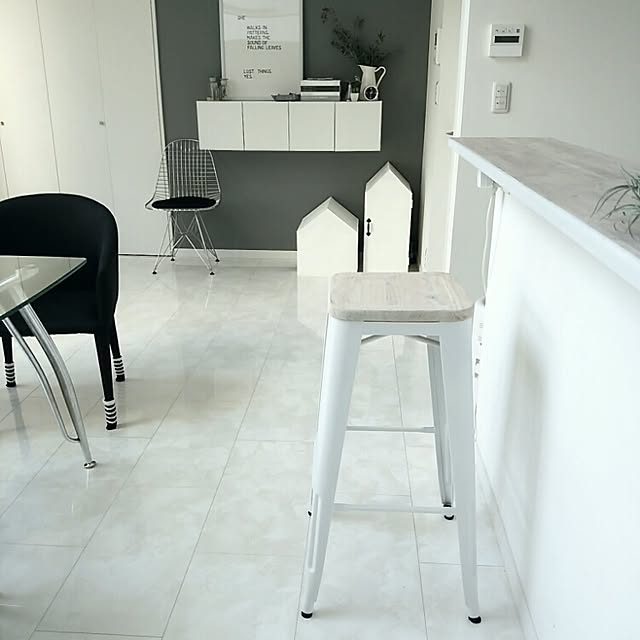 Lounge,カウンターチェア,グリーン,モノトーン,グレー,シンプル,白黒,DIY,犬,アクセントクロス mi-の部屋