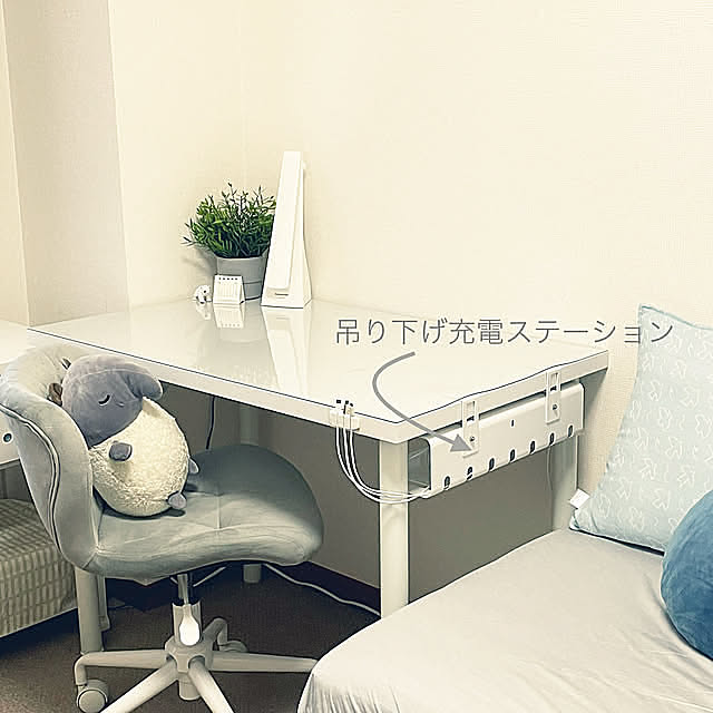 Overview,携帯充電,吊り下げ収納,娘部屋,充電ステーション,使いやすさも重視,ケーブル収納,ごちゃごちゃさせない,携帯コード,ケーブルクリップ,掃除が楽になるために,見た目スッキリ,配線整理,娘のこだわり,ケーブルトレー kawauso15の部屋
