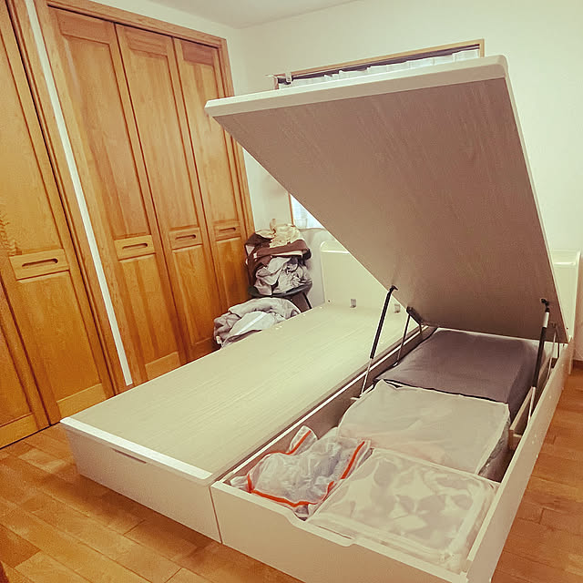 Bedroom,跳ね上げ式ベッド nahonの部屋