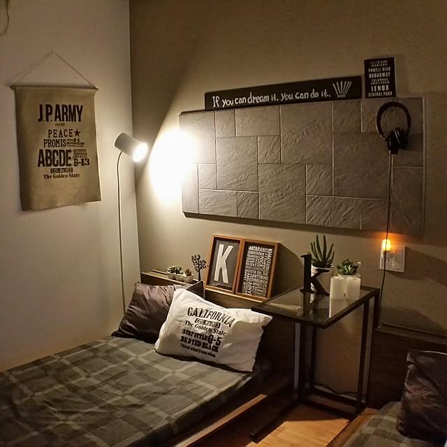 Bedroom,フロアベッド,間接照明,IKEA,エコカラットワンタッチパネル,LIXIL,エコカラットパネル当選,枕カバー自作,タペストリー自作,アイロン転写シート,KATSUTENAI転写シート,ニトリ chieの部屋