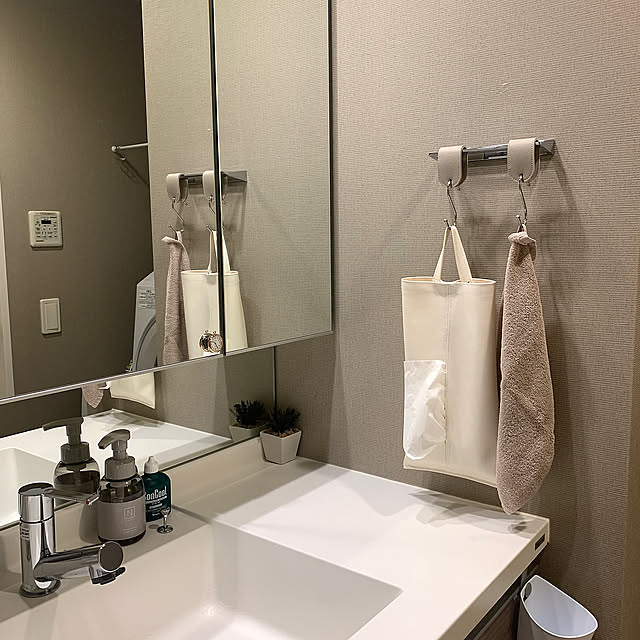 Bathroom,すっきり暮らしたい,すっきり暮らす,ティッシュケース,ティッシュカバー,タオルバー,タオルかけ,タオル,タオルハンガー,マンション,こどもと暮らす,マンション暮らし,こどものいる暮らし,シンプルに暮らしたい,洗面台,洗面所,洗面台周り hatoの部屋