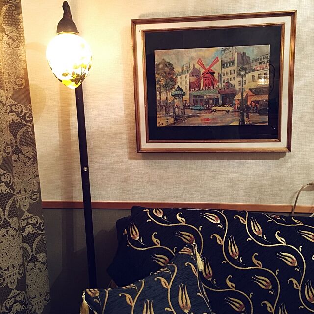 Lounge,クッション,ソファ,絵画,ムーランルージュ,間接照明 miraiの部屋