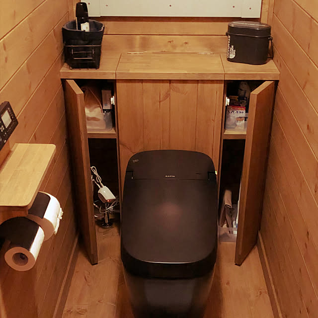 Bathroom,造作収納棚,BESS カントリーログ,黒い便器 saeの部屋