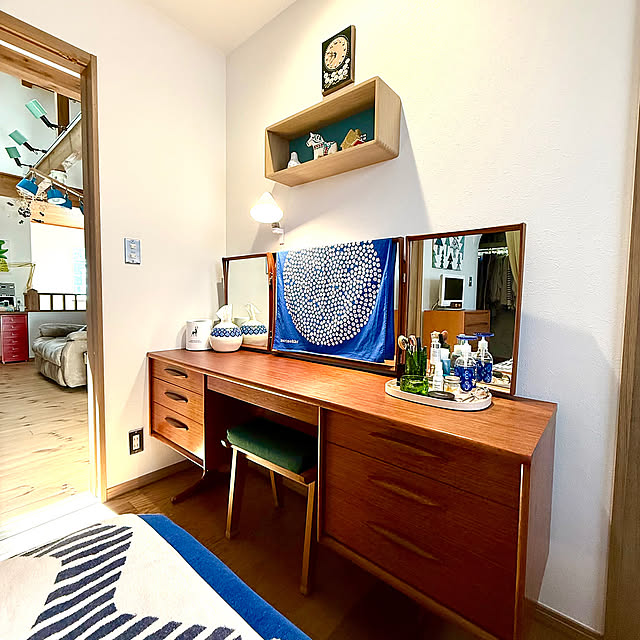 Bedroom,NJPウォールランプ,ルイスポールセンNJPウォール,ルイスポールセン,ジィガントフタ　時計,ジィガントフタ,マリメッコヴィンテージ,マリメッコヴィンテージ スカーフ,イギリスヴィンテージ,ドレッサー,化粧品置き場,化粧品収納,フローラボウル,フローラタンブラー,そうじゃない使い方,アアルトトレイ,北欧,北欧インテリア,北欧風,北欧テイスト maric323の部屋
